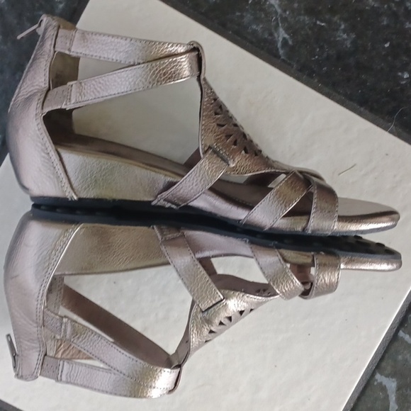 Sofft Silver Sandals/ Wedge Size 7.5 Super comfortable - Picture 2 of 6